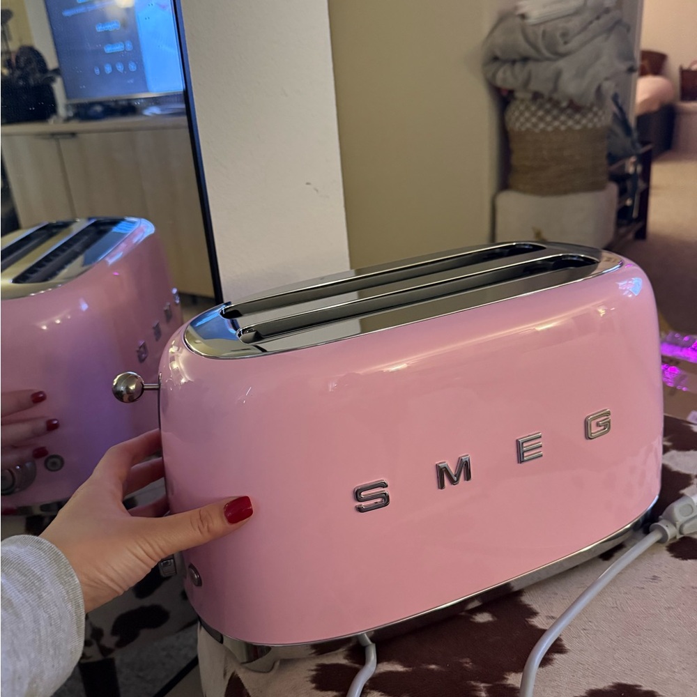 SMEG Pink Toaster 4-slice BRAND NEW with Box - Picture 3 of 5